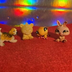 021526 Assorted small cake toppers or a ton figurès.#studio 31e